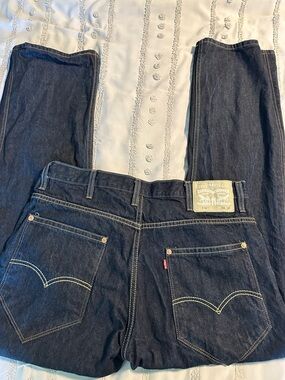 Levi's Men's Straight Leg Jeans in Dark Indigo New without tags 38x32